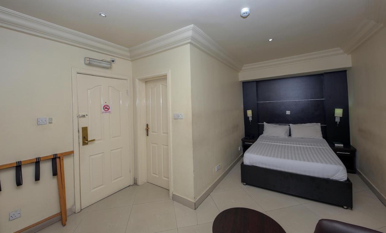 Ksf Place Alaka Lagos Ngoại thất bức ảnh