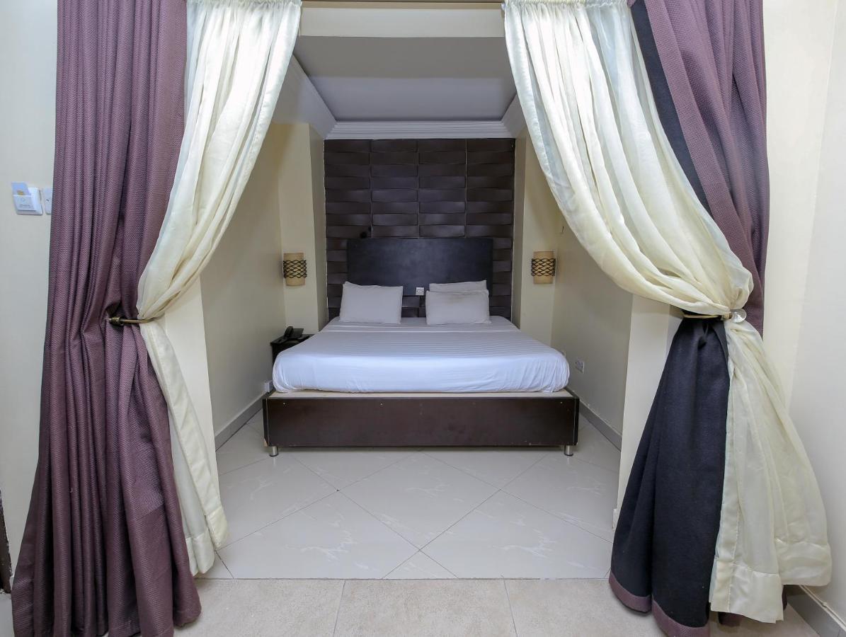 Ksf Place Alaka Lagos Ngoại thất bức ảnh